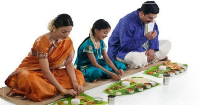 જમીન પર બેસીને ખાવાથી થાય છે આ પાંચ ચમત્કારિક લાભ, ફાયદાઓ જાણીને તમે પણ ચોંકી જશો..