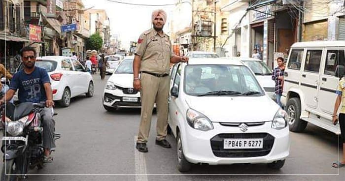 આ છે દુનિયાનો સૌથી વધુ ઊંચાઈ ધરાવતો પોલિસ અધિકારી, જેના બૂટ પણ અમેરિકાથી આવે છે, તેની સામે ધ ગ્રેટ ખલી પણ નાનો લાગે