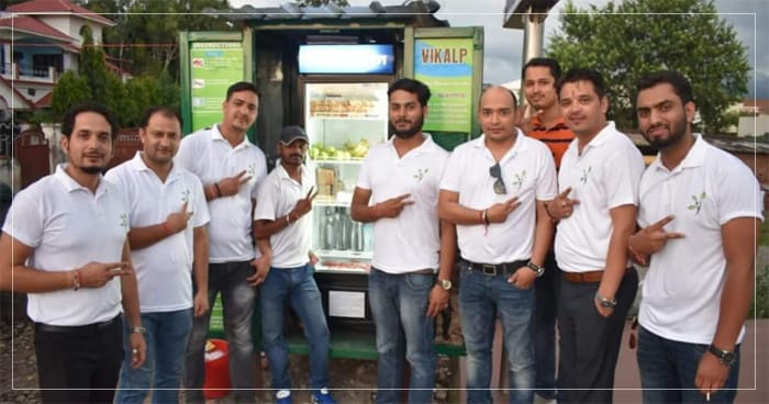 આ ભાઈઓને સો સલામ : સાત મિત્રોએ મળીને જનતા ફ્રિજ મૂકીને, ગરીબોની ભૂખ, તરસ મટાડી રહ્યા છે..