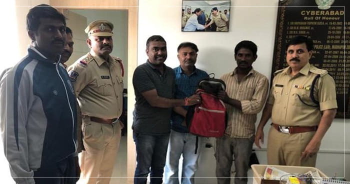 રિક્ષામાં 10 લાખ રૂપિયા ભરેલી બેગ ભૂલી ગયો વ્યક્તી, ઓટો ચાલકે પહેલાથી જ લોન લીધી હતી, તેમ છતાં ઈમાનદારી બતાવીને આ બેગ સાચા માલિકને પરત કરી