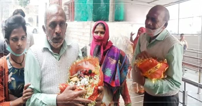 સ્નાન કરાવતા સમયે પુજારીથી ભગવાન શ્રીકૃષ્ણની મુર્તિનો તુટી ગયો હાથ, મુર્તિ લઈને પુજારી ઈલાજ કરાવવા માટે પહોંચી ગયા હોસ્પિટલ
